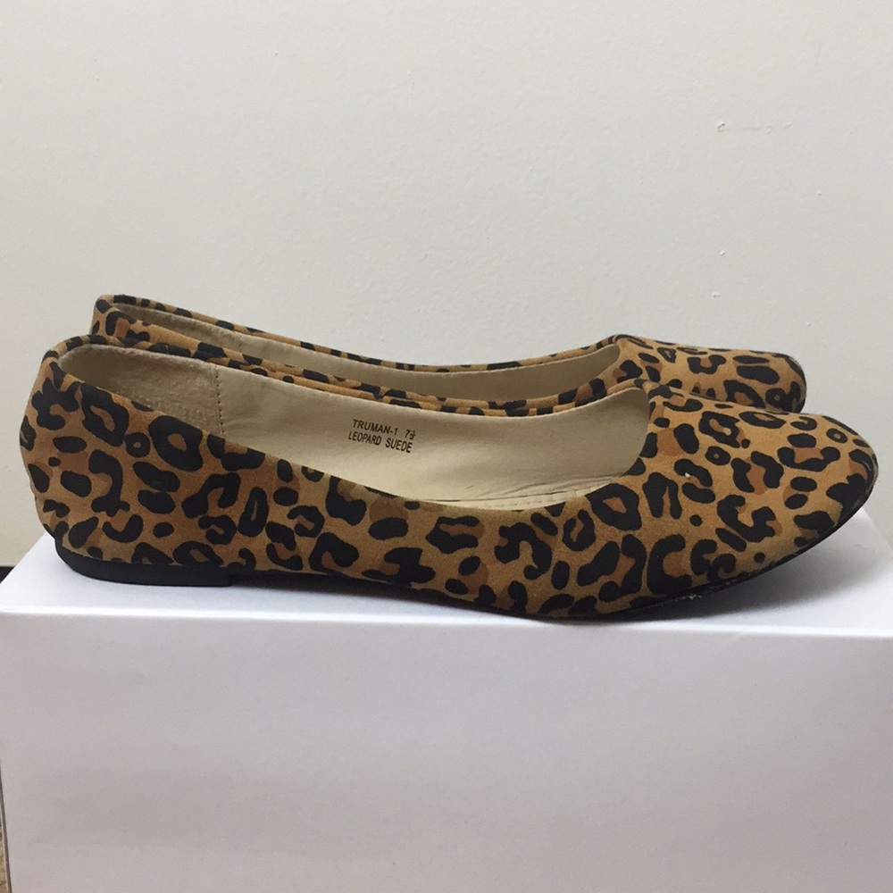 Cute leopard flats